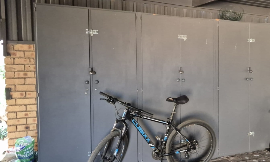 6 Bedroom Property for Sale in Flimieda North West